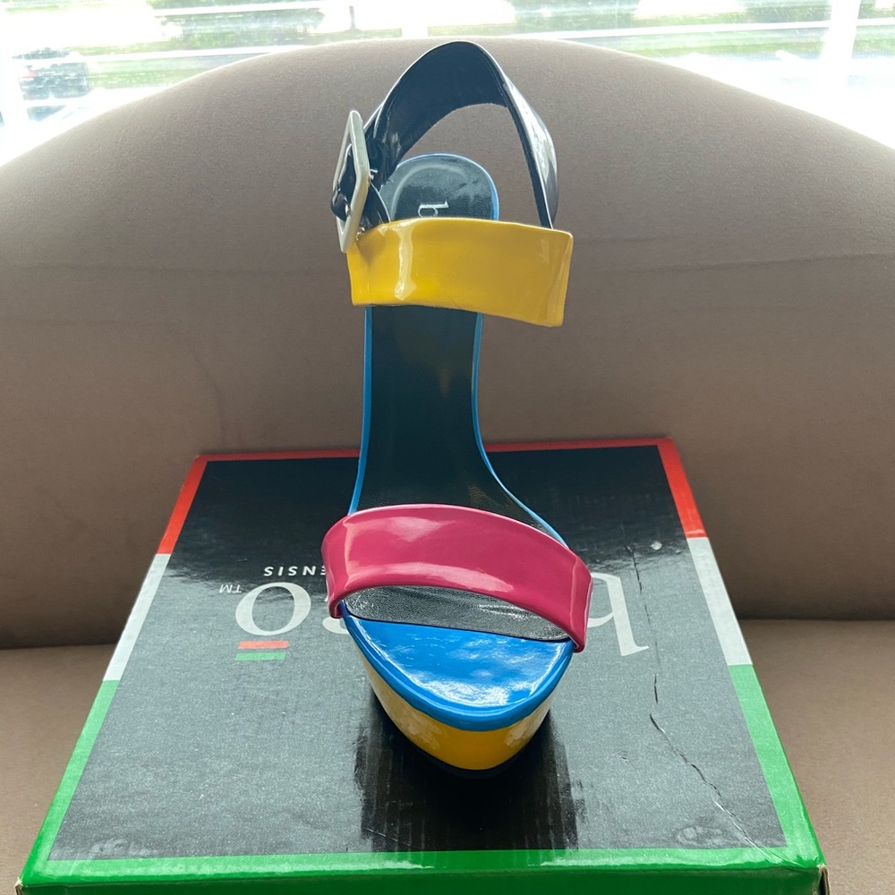 New in the box Bucco Capensis Platforms. Size 10!